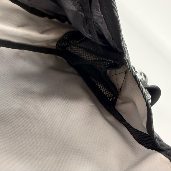 Timbuk2 Black Classic Messenger Bag - Picture 8 of 13